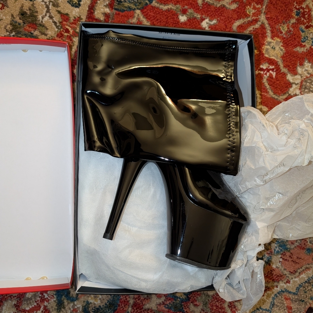 NIB patent black thigh high pleasers platform boots